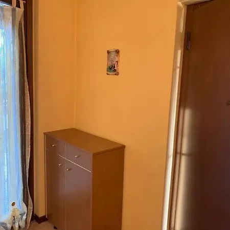 Con Piscina E Giardino Privati