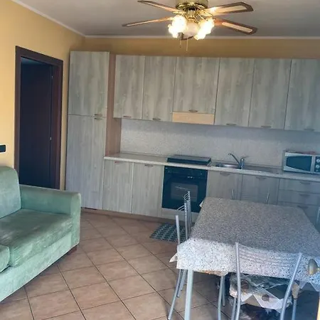 Con Piscina E Giardino Privati *