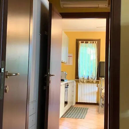 Con Piscina E Giardino Privati شقة