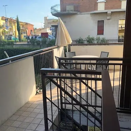 Con Piscina E Giardino Privati شقة *